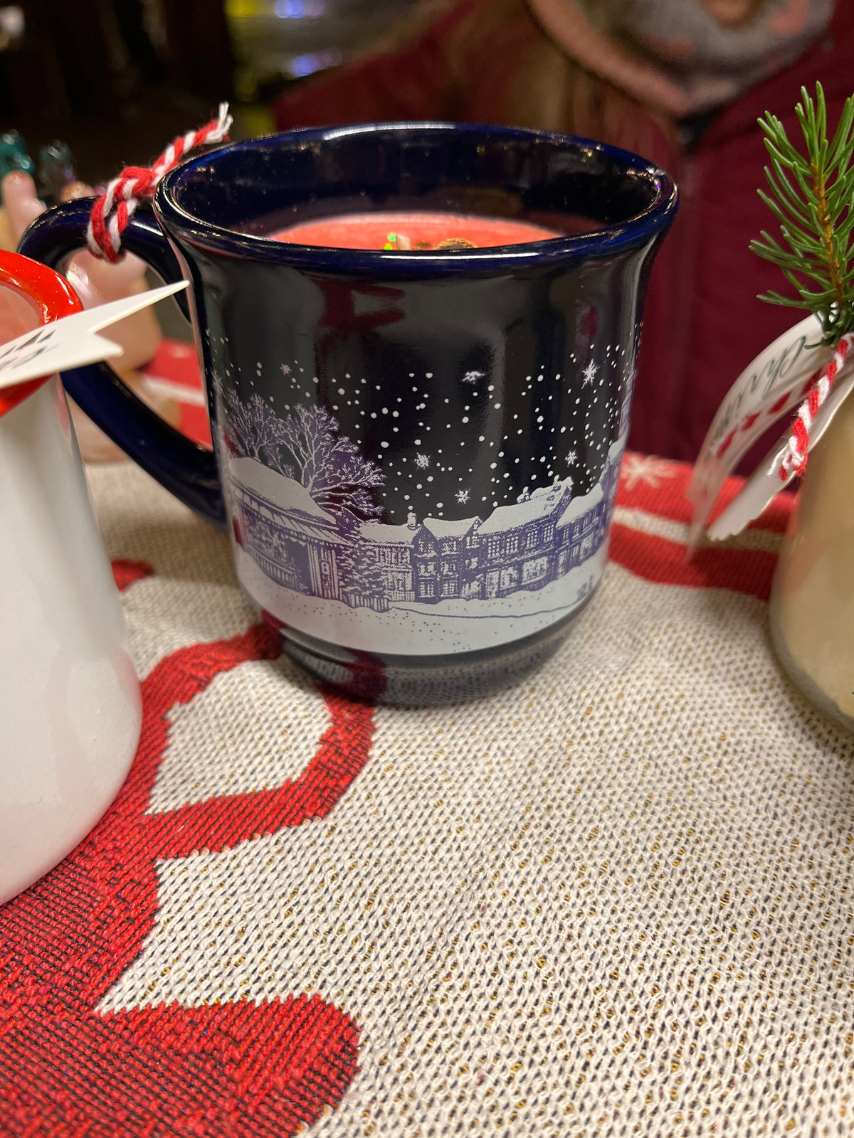 Glühweinkerze im Becher oder Tasse