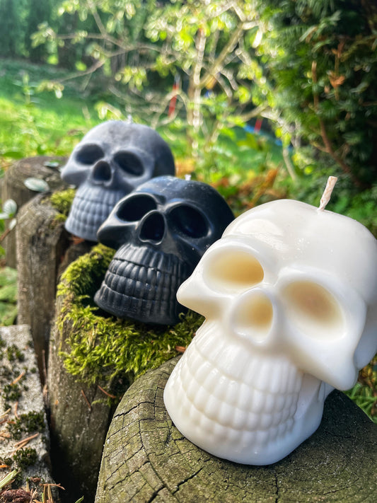Totenkopf Kerze • 3 Farben • ohne Duft