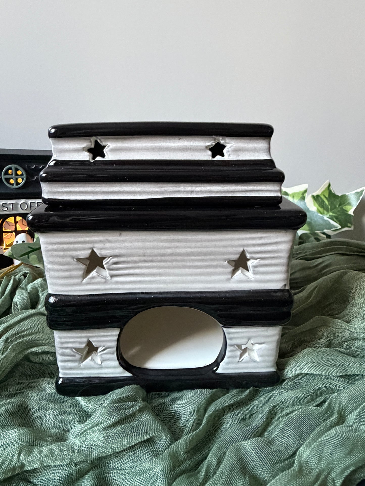 Bücher Duftlampe • Book of Spells • Duftwachs • Witchy • Bookie