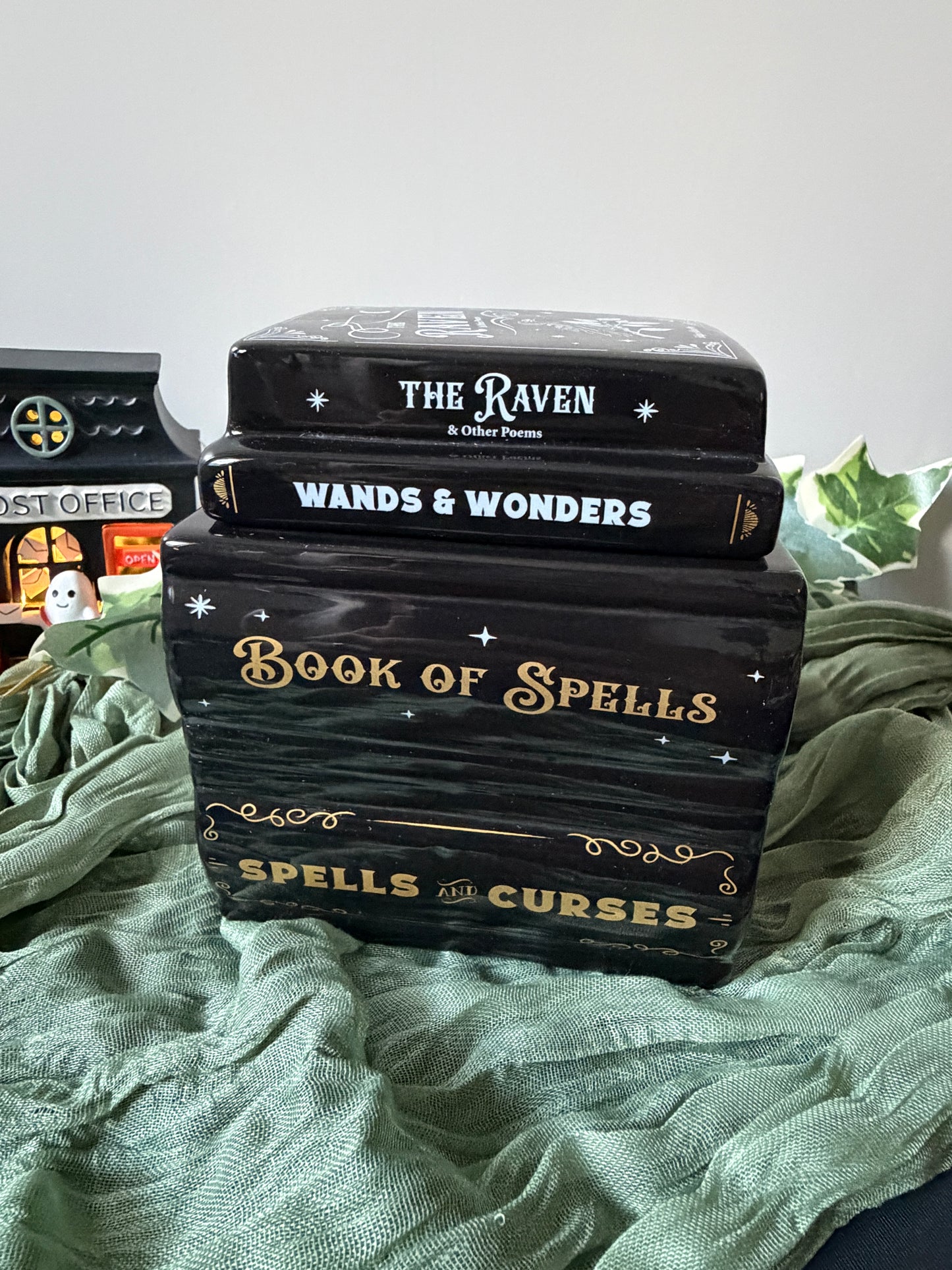 Bücher Duftlampe • Book of Spells • Duftwachs • Witchy • Bookie